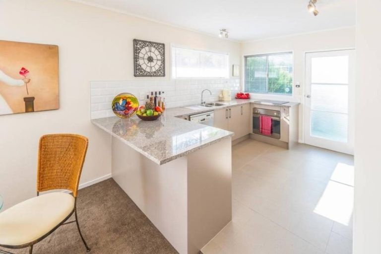 Photo of property in 2/27 Parkhill Road, Mellons Bay, Auckland, 2014
