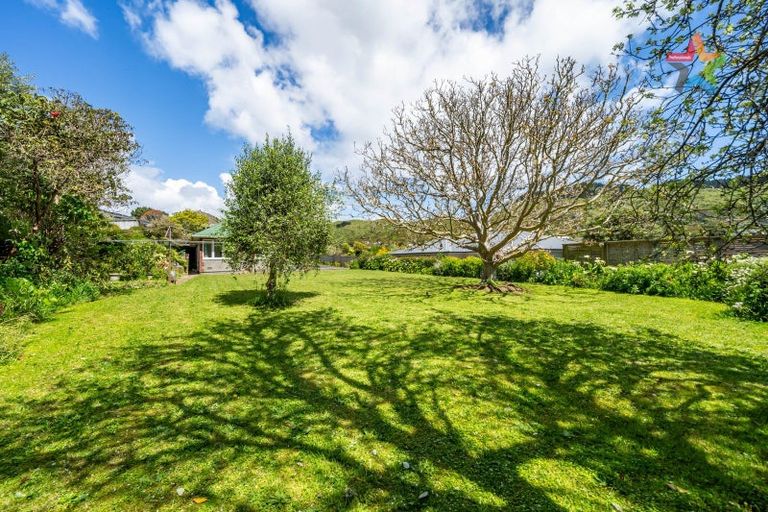 Photo of property in 12 Larsen Crescent, Tawa, Wellington, 5028