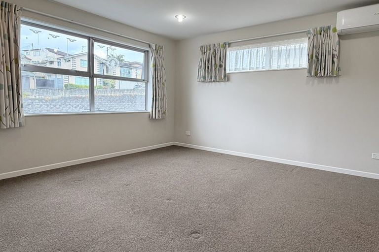 Photo of property in 70 Laurel Oak Drive, Schnapper Rock, Auckland, 0632