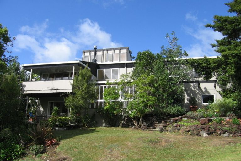 Photo of property in 6 Garmons Way, Castor Bay, Auckland, 0620