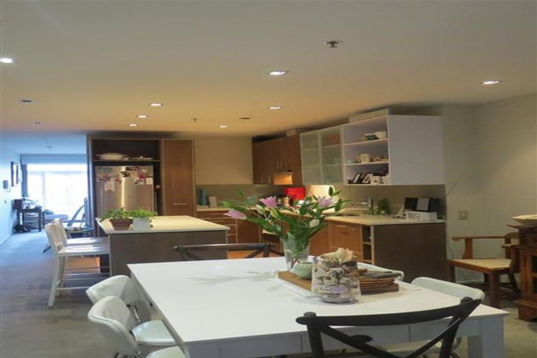 Photo of property in Patent 326 Apartments, 204s/326 Evans Bay Parade, Hataitai, Wellington, 6021