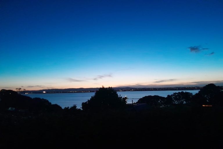 Photo of property in 2/126 Island Bay Road, Beach Haven, Auckland, 0626