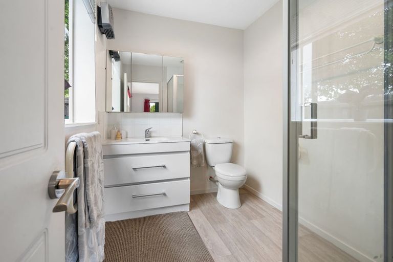 Photo of property in 21 Thornwood Place, Redwood, Christchurch, 8051