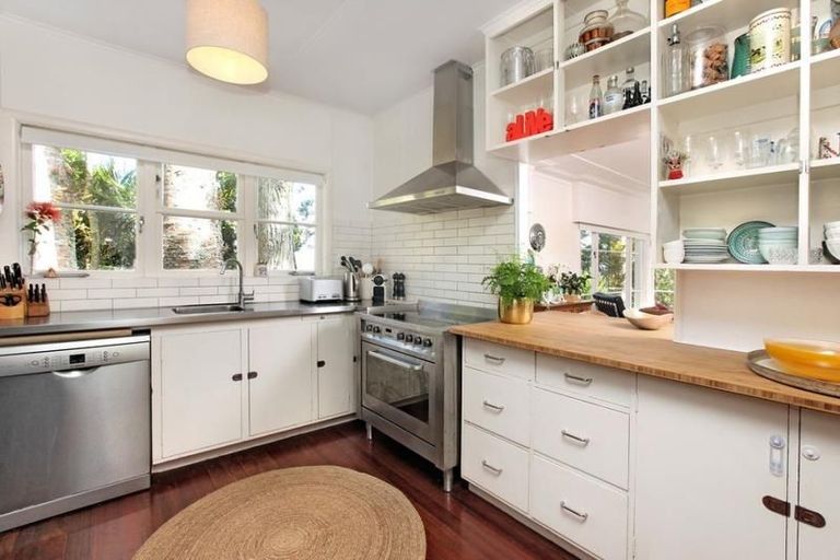 Photo of property in 108 Scenic Drive, Titirangi, Auckland, 0604