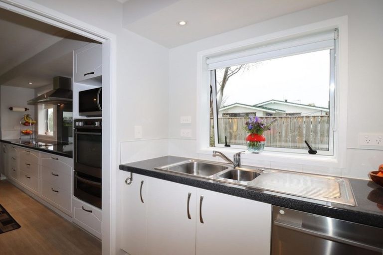 Photo of property in 10 Feist Street, Carterton, 5713