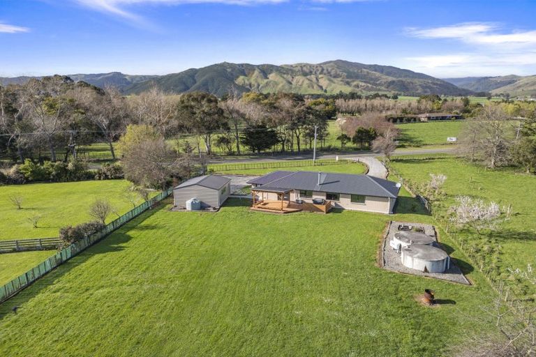 Photo of property in 841 Makerua Road, Tokomaru, Palmerston North, 4474