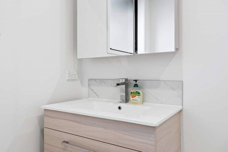 Photo of property in 19/10 Fathom Place, Te Atatu Peninsula, Auckland, 0610