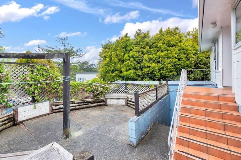Photo of property in 1/6 Mcquoid Place, Glenfield, Auckland, 0629