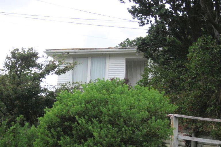 Photo of property in 23 Kellsmere Crescent, Island Bay, Wellington, 6023