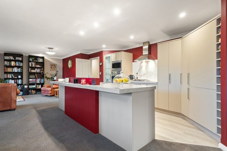 Photo of property in 7 Coolspring Way, Redwood, Christchurch, 8051