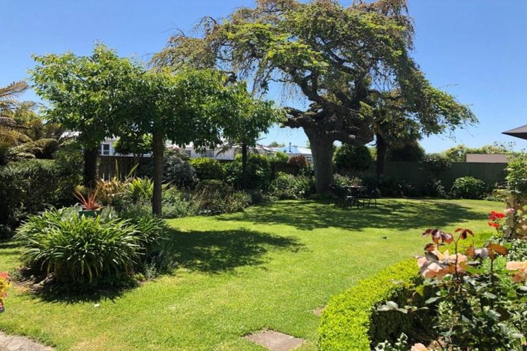 Photo of property in 216 Saint Leonards Avenue, Saint Leonards, Hastings, 4120