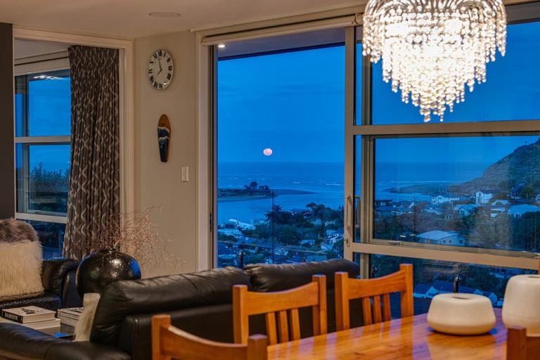 Photo of property in 6 Challenger Lane, Redcliffs, Christchurch, 8081