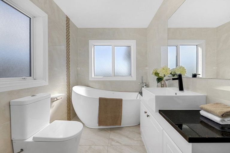 Photo of property in 16 Evelina Lane, Flat Bush, Auckland, 2019