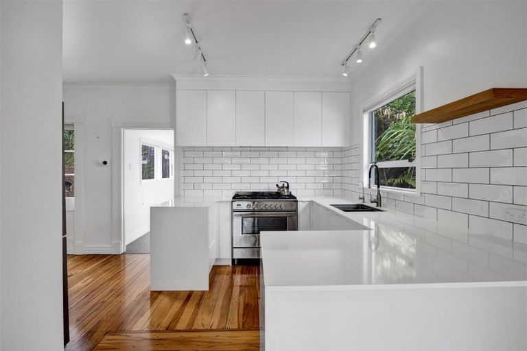 Photo of property in 65 Pioneer Road, Moturoa, New Plymouth, 4310