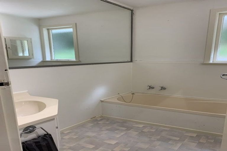 Photo of property in 161 Miromiro Road, Normandale, Lower Hutt, 5010