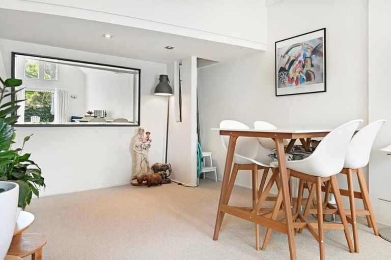 Photo of property in 139 Holly Road, St Albans, Christchurch, 8014