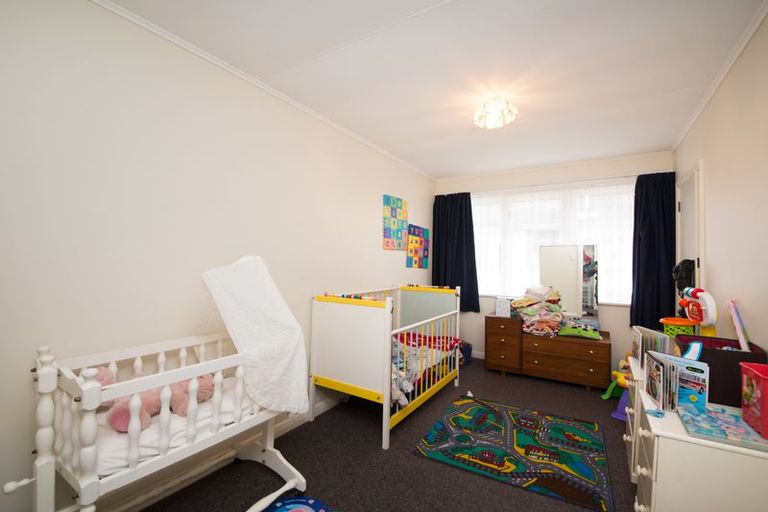 Photo of property in 17 Bristol Crescent, Roslyn, Palmerston North, 4414