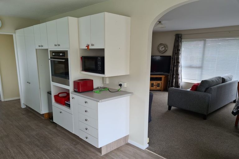 Photo of property in 17 Mckellar Place, Hornby, Christchurch, 8042