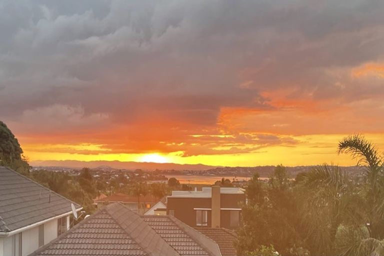 Photo of property in 2/19 Westwell Road, Belmont, Auckland, 0622