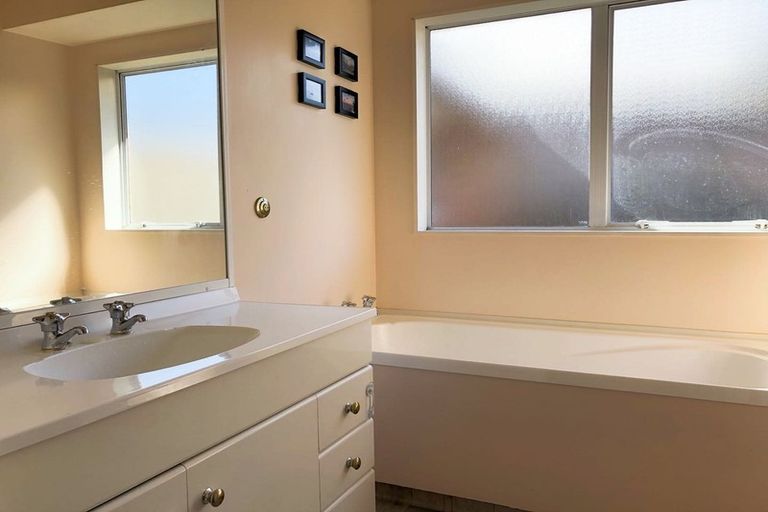 Photo of property in 20 Harvest Drive, Henderson, Auckland, 0612