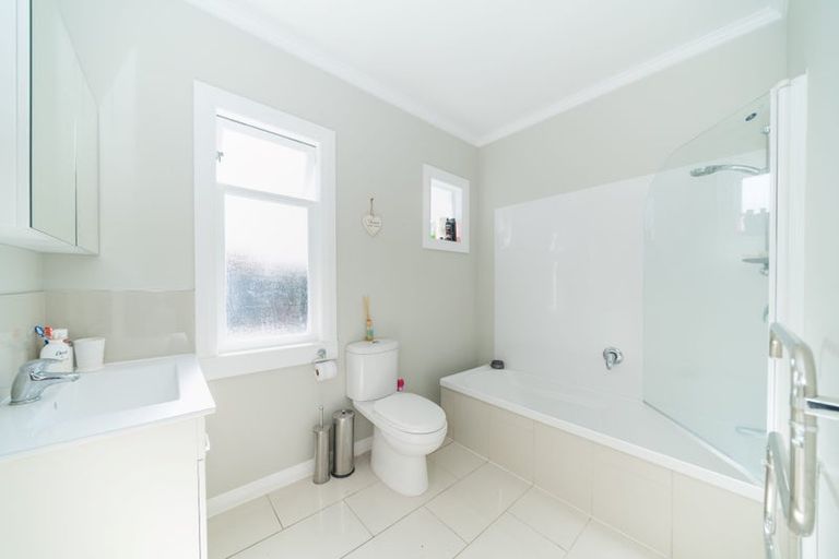 Photo of property in 19 East Street, Terrace End, Palmerston North, 4410