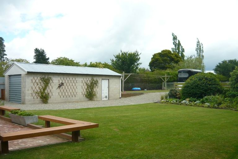 Photo of property in 52 Timaru Road, Waimate, 7924