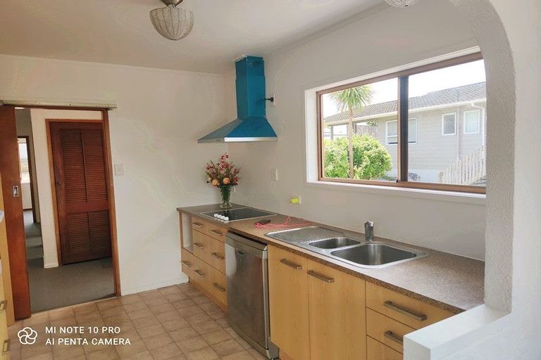 Photo of property in 81 Chivalry Road, Glenfield, Auckland, 0629