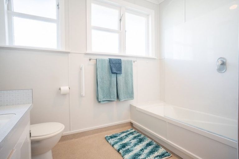 Photo of property in 24 Leicester Street, Terrace End, Palmerston North, 4410