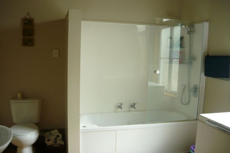 Photo of property in 52 Timaru Road, Waimate, 7924