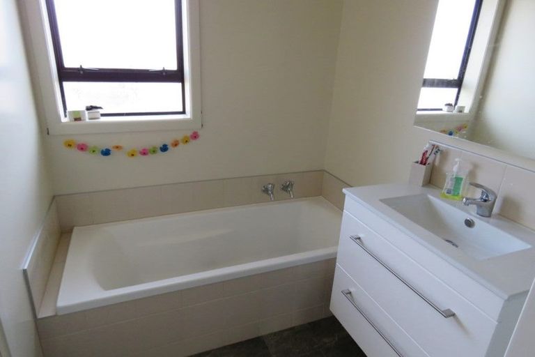 Photo of property in 156 Avonhead Road, Avonhead, Christchurch, 8042