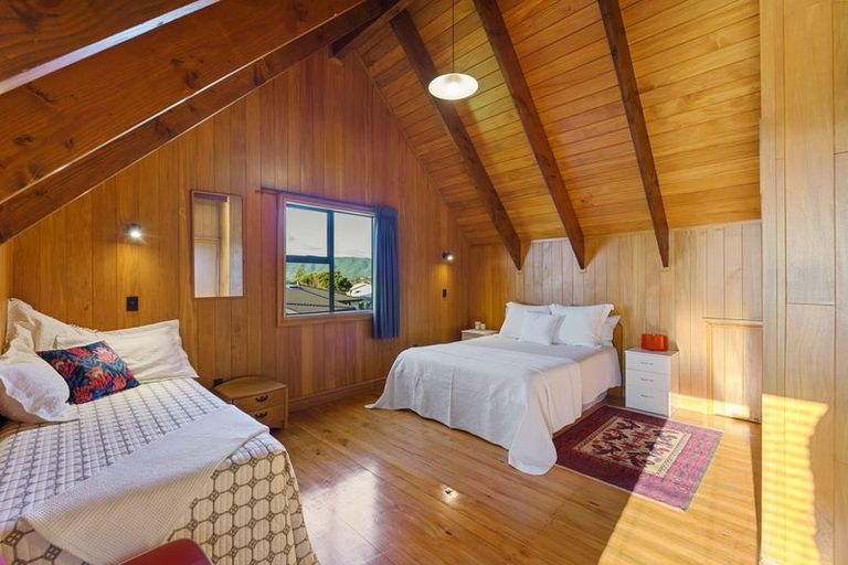 Photo of property in 11 Waiheke Street, Waikanae Beach, Waikanae, 5036