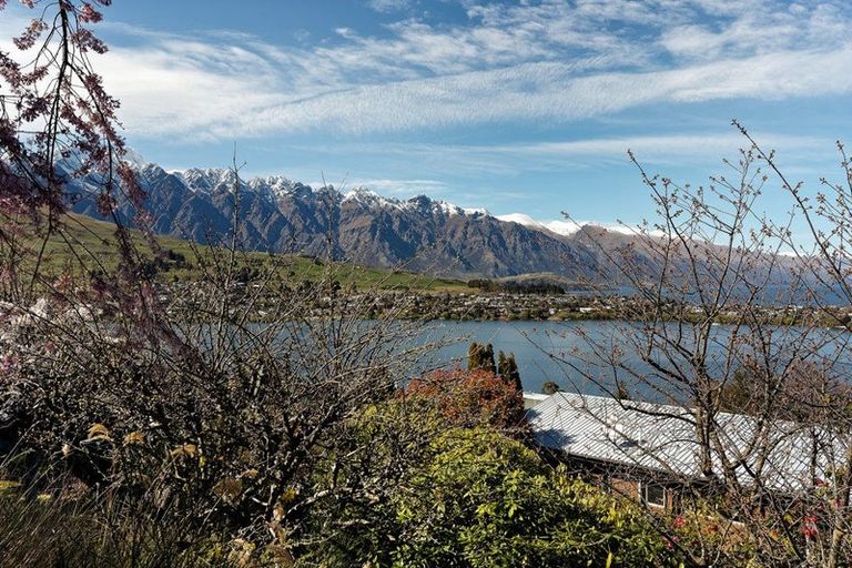 Photo of property in 20 Earnslaw Terrace, Queenstown, 9300