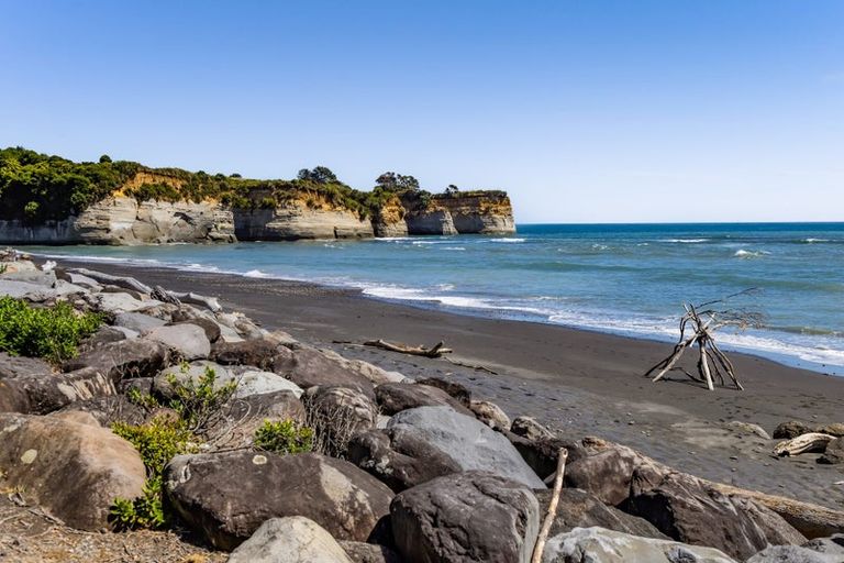 Photo of property in 120 Seventh Avenue, Urenui, 4377