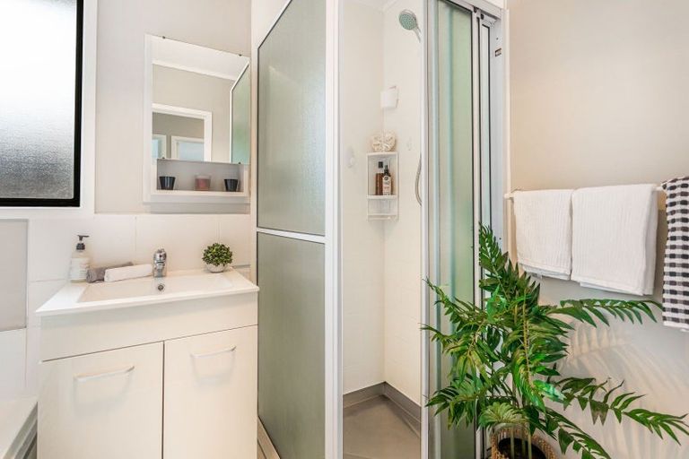 Photo of property in 66 Lynn Road, Bayview, Auckland, 0629