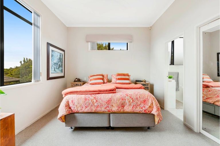 Photo of property in 4 Kingtide Place, Red Beach, 0932