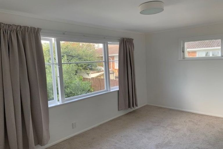 Photo of property in 2/182 Archers Road, Glenfield, Auckland, 0629