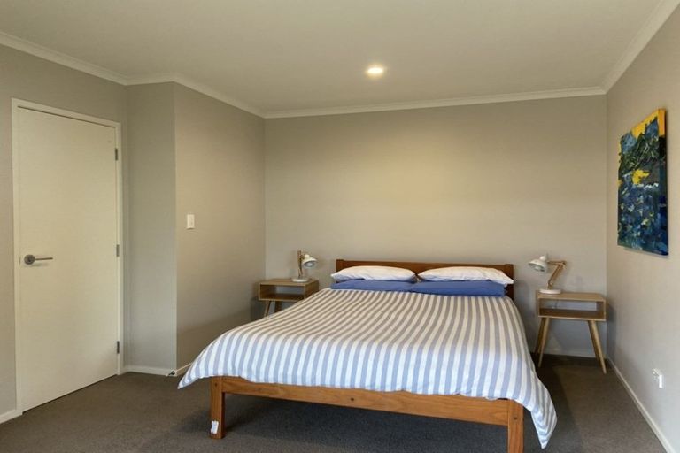 Photo of property in 20 Messenger Terrace, Oakura, 4314