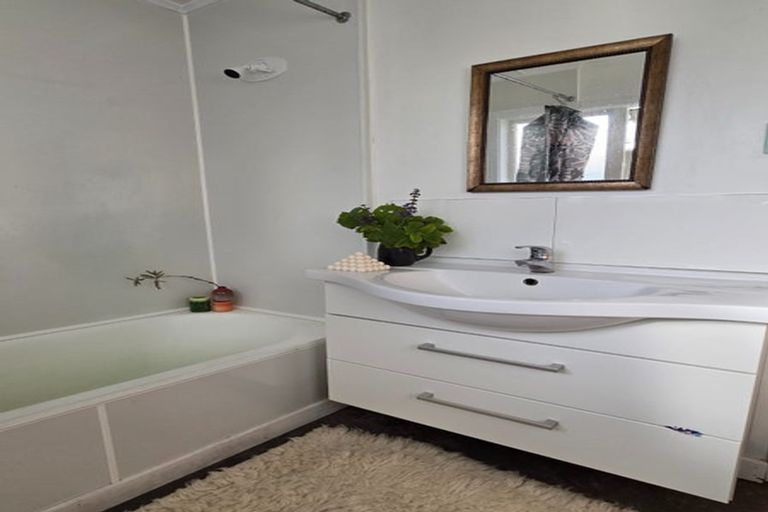 Photo of property in 880 Okahukura Road, Tapora, Wellsford, 0977