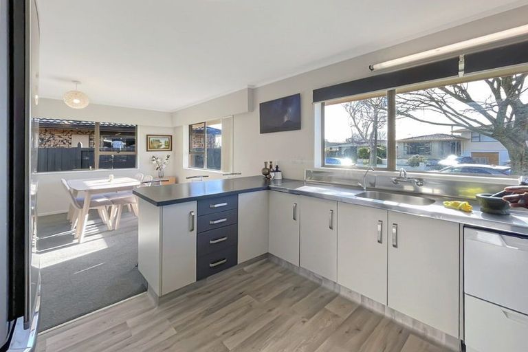 Photo of property in 6 Caulfield Place, Awapuni, Palmerston North, 4412