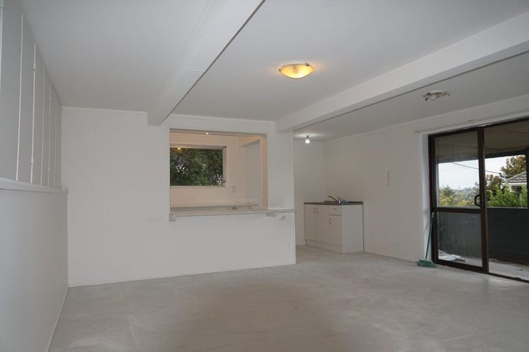 Photo of property in 1/609 Glenfield Road, Totara Vale, Auckland, 0629