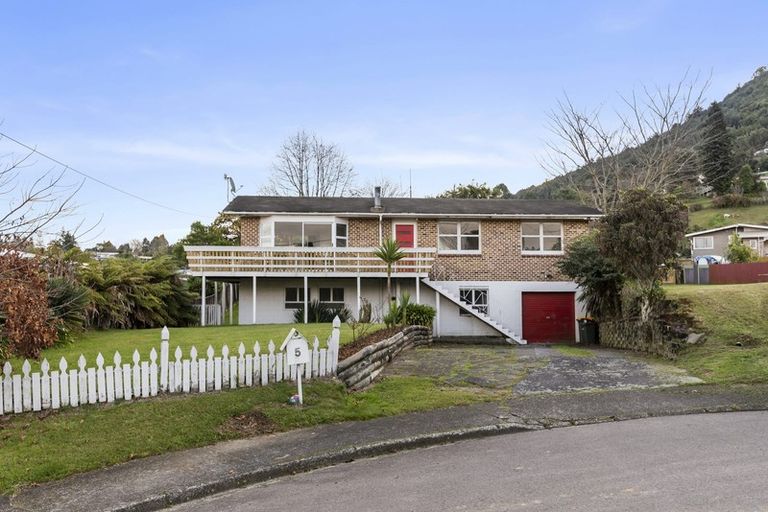 Photo of property in 5 Henry Street, Western Heights, Rotorua, 3015