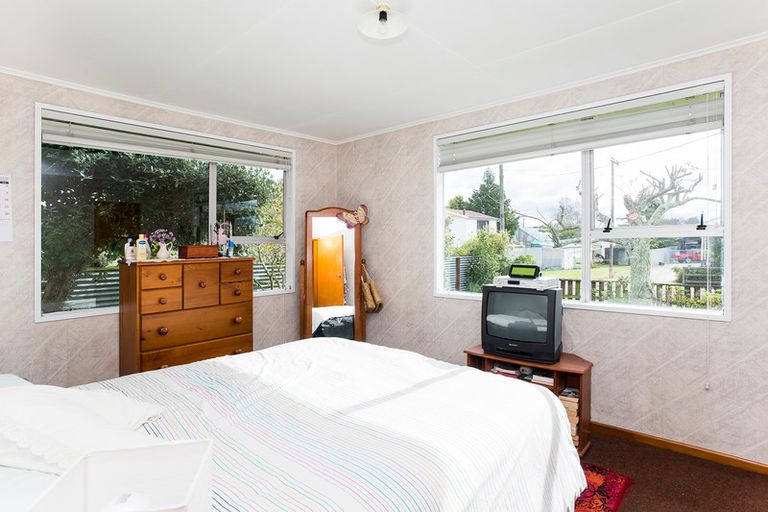 Photo of property in 11 Park Road, Patutahi, Gisborne, 4072