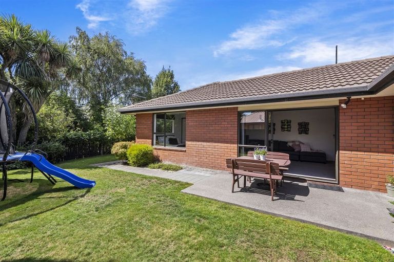 Photo of property in 12 Thornhill Place, Sockburn, Christchurch, 8042