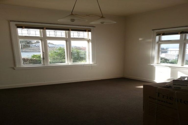 Photo of property in 90 Kelburn Parade, Kelburn, Wellington, 6012