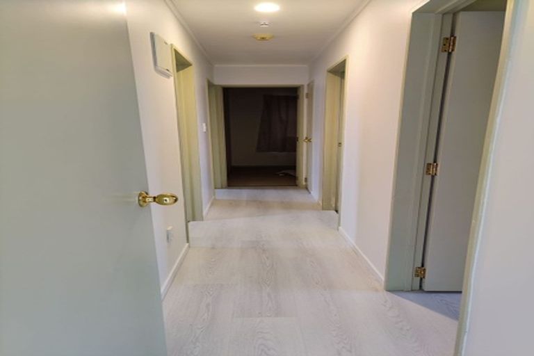 Photo of property in 50a Longburn Road, Henderson, Auckland, 0610