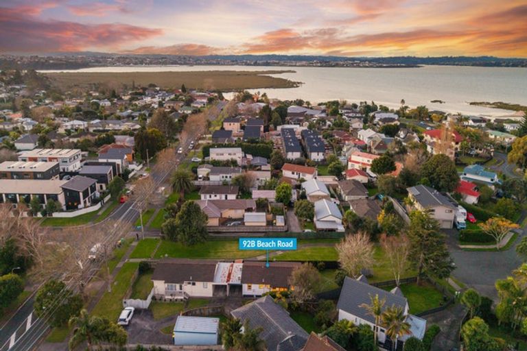 Photo of property in 92b Beach Road, Te Atatu Peninsula, Auckland, 0610
