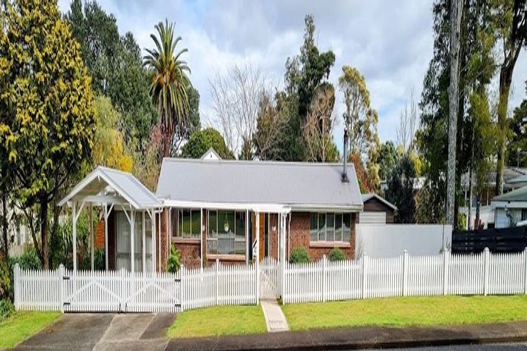 Photo of property in 32 Scenic Drive, Hillpark, Auckland, 2102