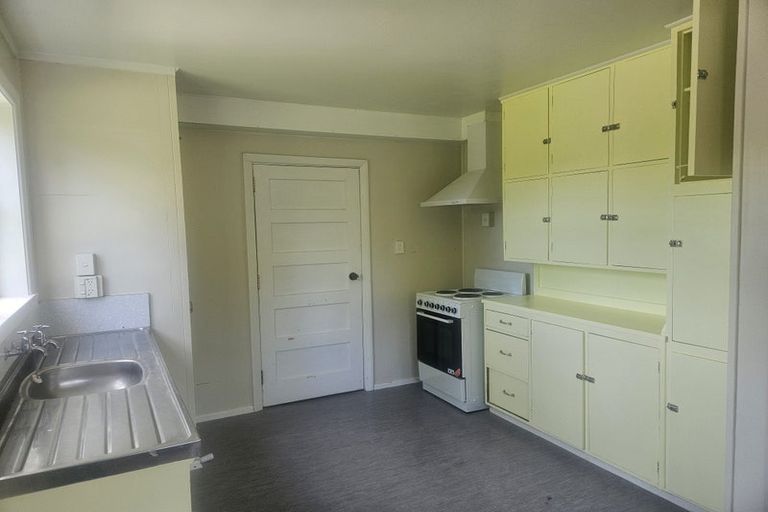 Photo of property in 14 Newall Avenue, Bryndwr, Christchurch, 8052