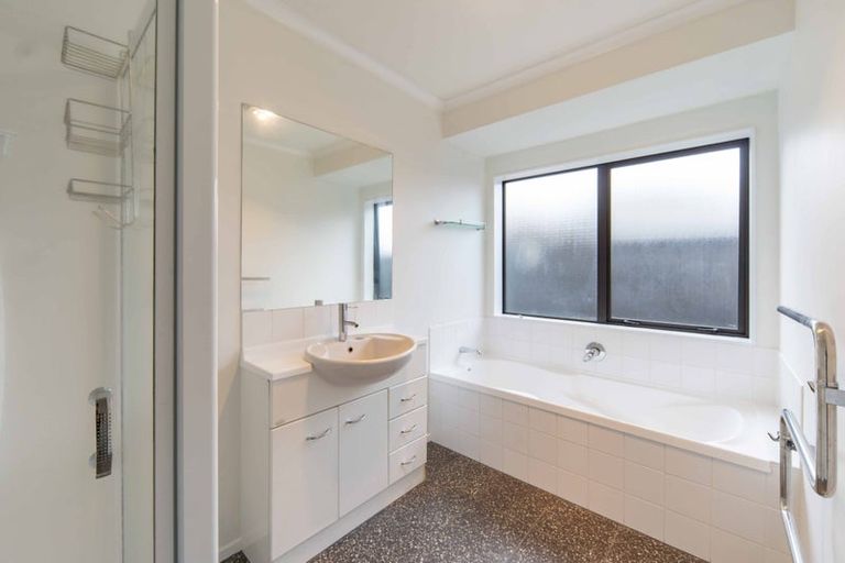 Photo of property in 16 Ravenscourt Place, Huntington, Hamilton, 3210