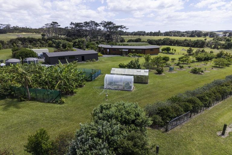 Photo of property in 4037b Far Road North, Pukenui, 0484